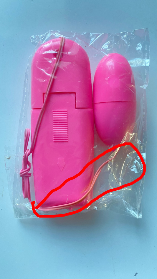 (ที่สายมีสีไม่สดใหม่ สั่นปกติ ไม่มีกล่อง มีรอยขีดเล็กน้อย ตามภาพ) ไข่สั่นหัวเดียว สีชมพู