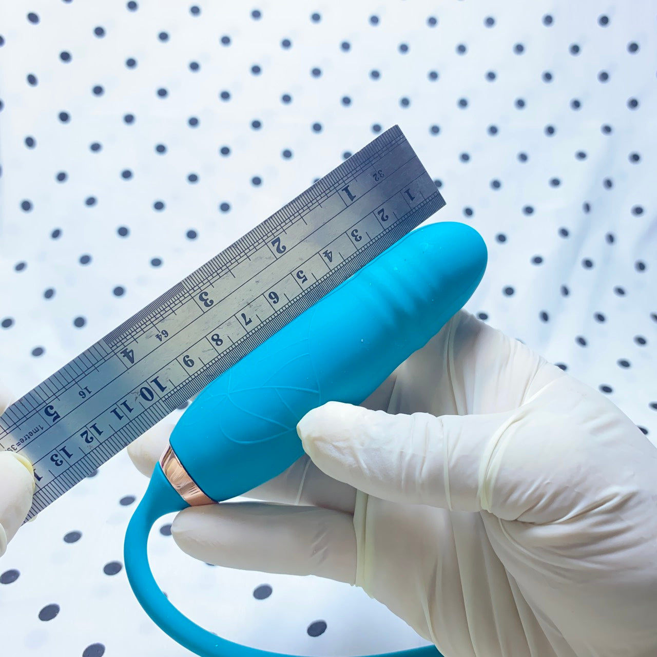 เครื่องสั่นสำหรับผู้หญิง  ดูดลิ้นอัตโนมัติ เครื่องนวดริมฝีปากสีแดง สายยาวชาร์จไฟได้