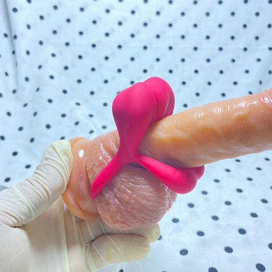 The Triple-Ring Red Orifice Control Vibrator - แหวนสั่นควบคุมปากแบบสามวงแหวน