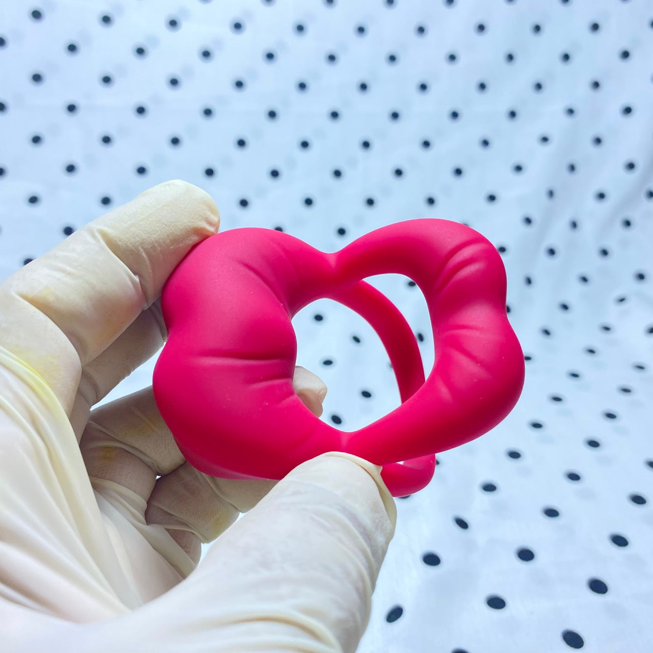 The Triple-Ring Red Orifice Control Vibrator - แหวนสั่นควบคุมปากแบบสามวงแหวน