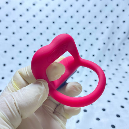 The Triple-Ring Red Orifice Control Vibrator - แหวนสั่นควบคุมปากแบบสามวงแหวน