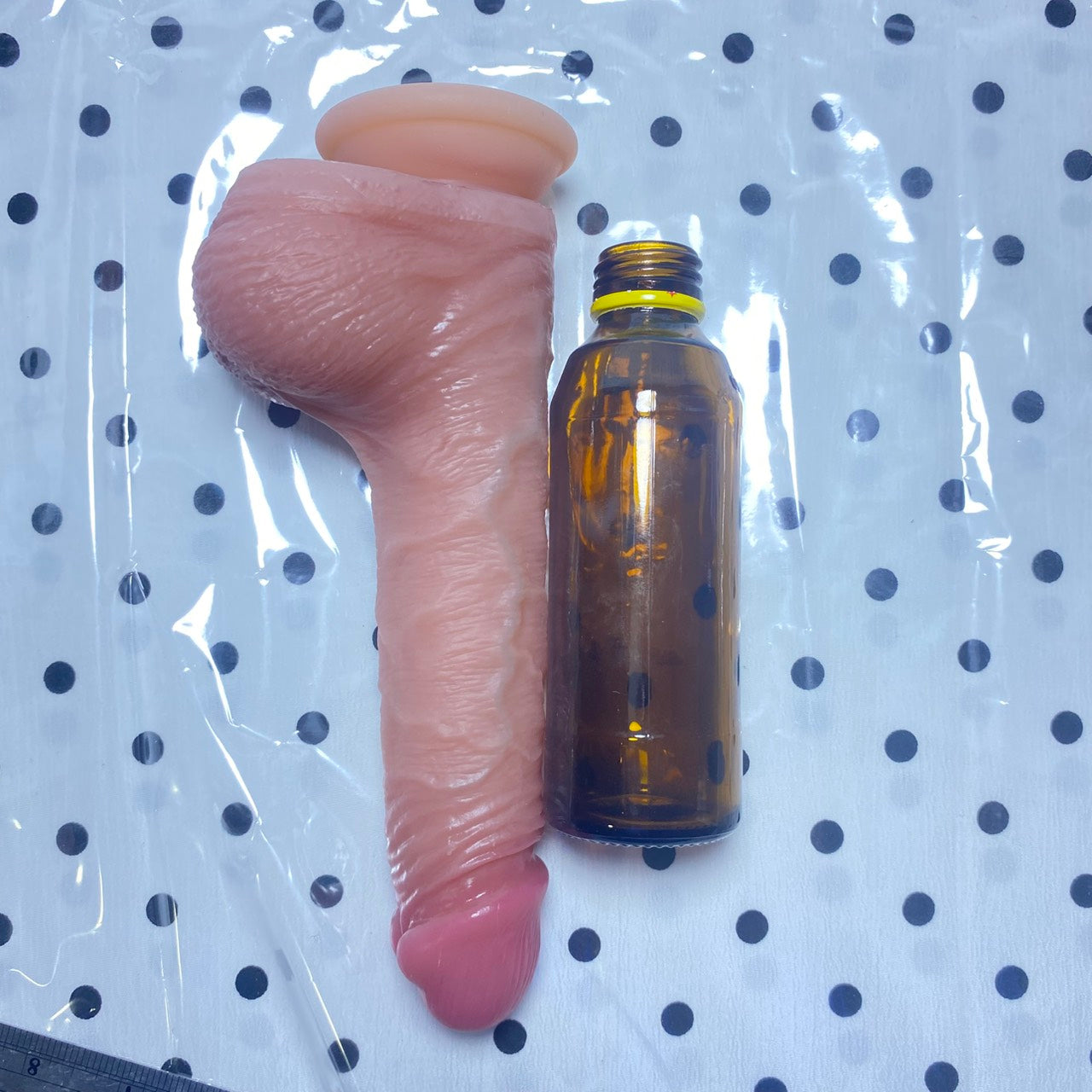 ดิลโด้จำลองซิลิโคนติดผนัง 22 ซม